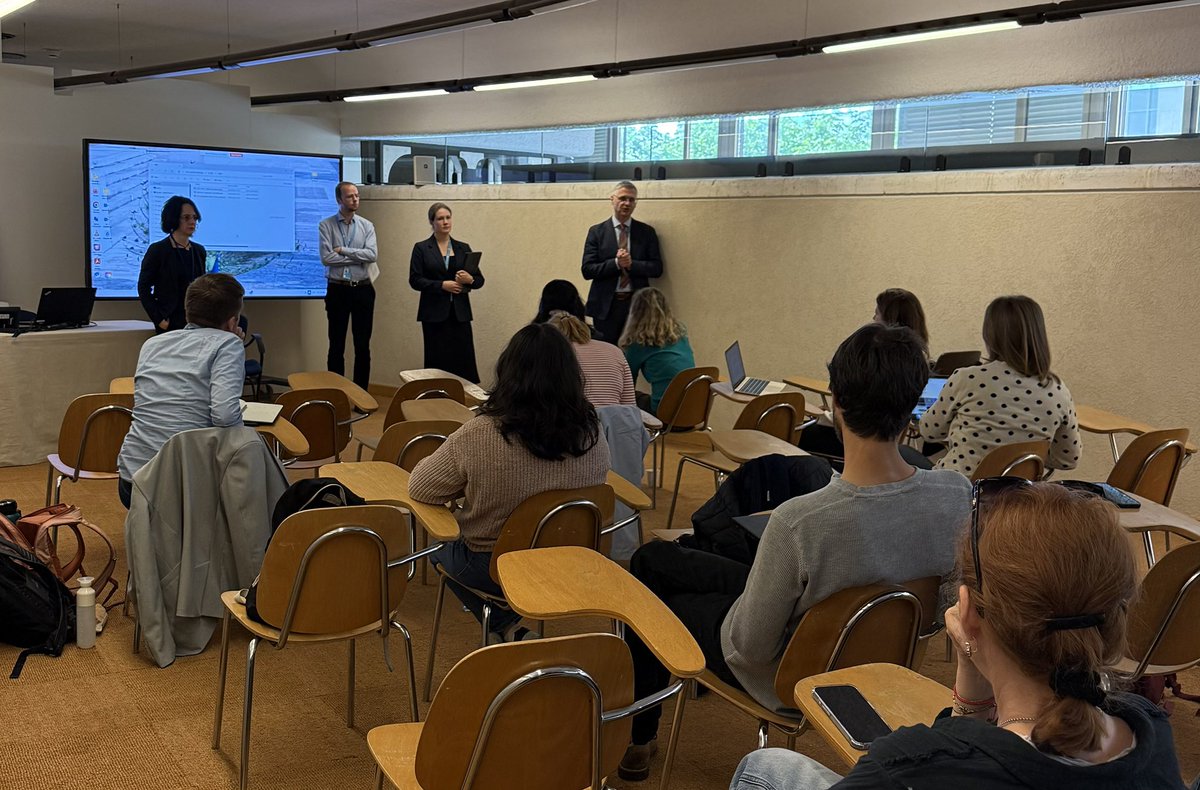UNODA Geneva (@oda_geneva) on Twitter photo We had the pleasure to brief a group of <a href="/UN/">United Nations</a> tour guides from <a href="/UNGeneva/">United Nations Geneva</a> on the latest disarmament developments - including on the Conference on Disarmament, #CCW and #1972BWC! We had the pleasure to brief a group of <a href="/UN/">United Nations</a> tour guides from <a href="/UNGeneva/">United Nations Geneva</a> on the latest disarmament developments - including on the Conference on Disarmament, #CCW and #1972BWC!