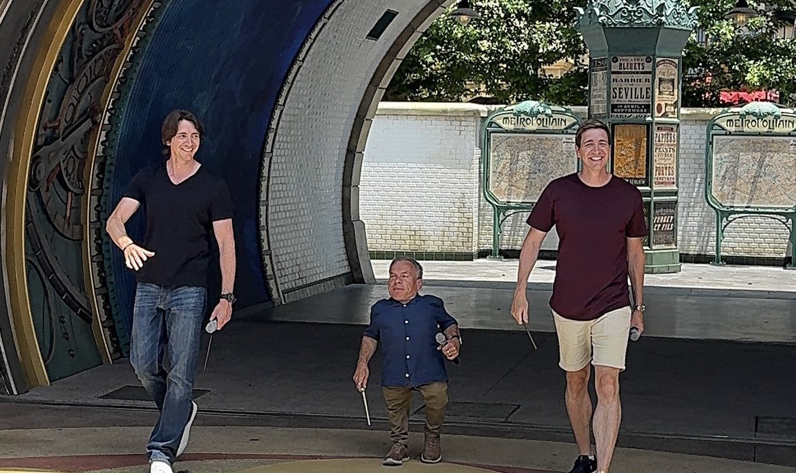 James and Oliver Phelps (Fred &amp; George Weasley) and Warwick Davis (Flitwick, Griphook) have arrived to Universal Epic Universe!