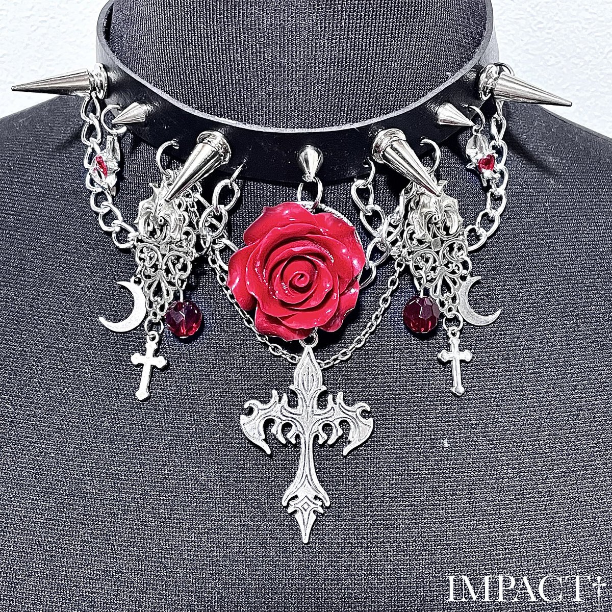 IMPACT_BLOOD12's tweet photo. 🫀KERA SHOP様納品🫀
近日発売‼️
Gothic punk Roseチョーカー🌹
くそでかスパイクにくそでか薔薇
悪魔の翼のようなロザリオでデザインが締められたチョーカーになります♡
是非店頭にてご覧下さい𓂃🥀𓈒𓏸
#IMPACT_BLOOD
#KERASHOP https://t.co/0t7HZXtwuO