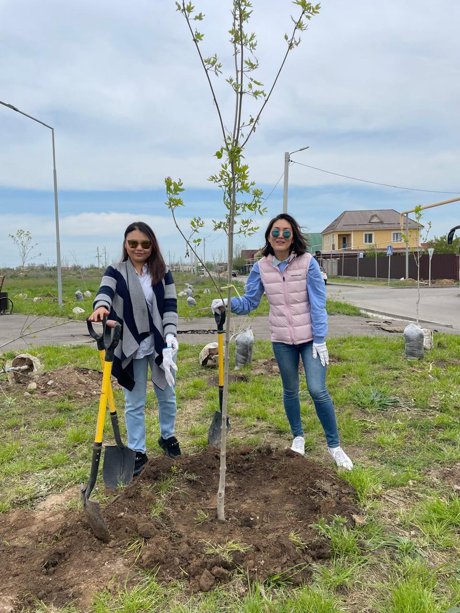 Planting trees is not only an important step towards reducing our carbon footprint but building our communities. Mary Kay Kazakhstan joined forces with KazTour Corporate to plant trees in in the city of Almaty to beautify the community and create a green space.