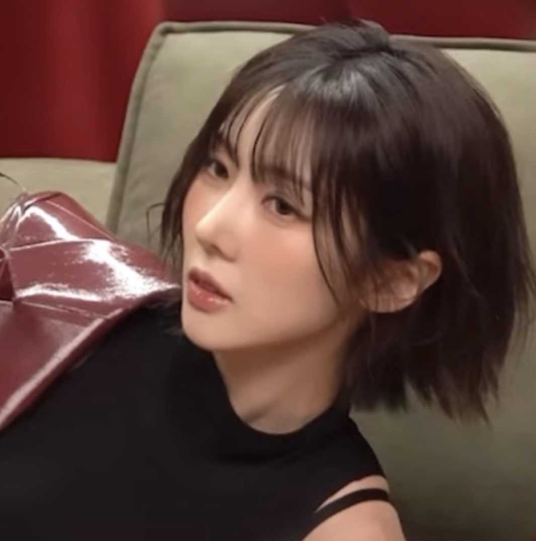 dee 🍬 tweet media