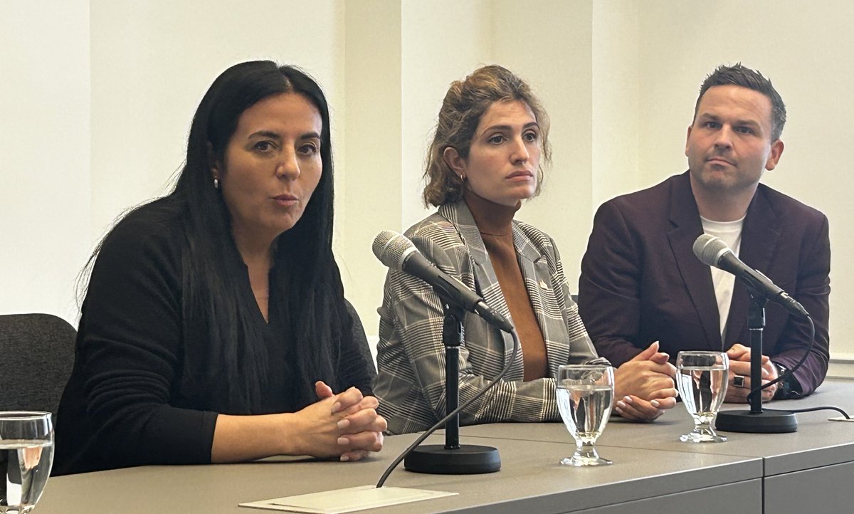 Marie-Josée Paquette-Comeau (@mj_comeau) on Twitter photo La cheffe <a href="/EnsembleMtl/">Ensemble Montréal</a> demande aux élus de l'Ass.Nat. de ne pas adopter le PL104 qui diminue le pouvoir politique de la Ville de #Montréal au sein de la <a href="/CMM_info/">Communauté métropolitaine de Montréal (CMM)</a> "Comment la ville n'a pas vu venir? " affirme <a href="/SorayaMartinezF/">Soraya Martinez Ferrada</a> voyant l'exode vers les banlieues. #polmtl La cheffe <a href="/EnsembleMtl/">Ensemble Montréal</a> demande aux élus de l'Ass.Nat. de ne pas adopter le PL104 qui diminue le pouvoir politique de la Ville de #Montréal au sein de la <a href="/CMM_info/">Communauté métropolitaine de Montréal (CMM)</a> "Comment la ville n'a pas vu venir? " affirme <a href="/SorayaMartinezF/">Soraya Martinez Ferrada</a> voyant l'exode vers les banlieues. #polmtl