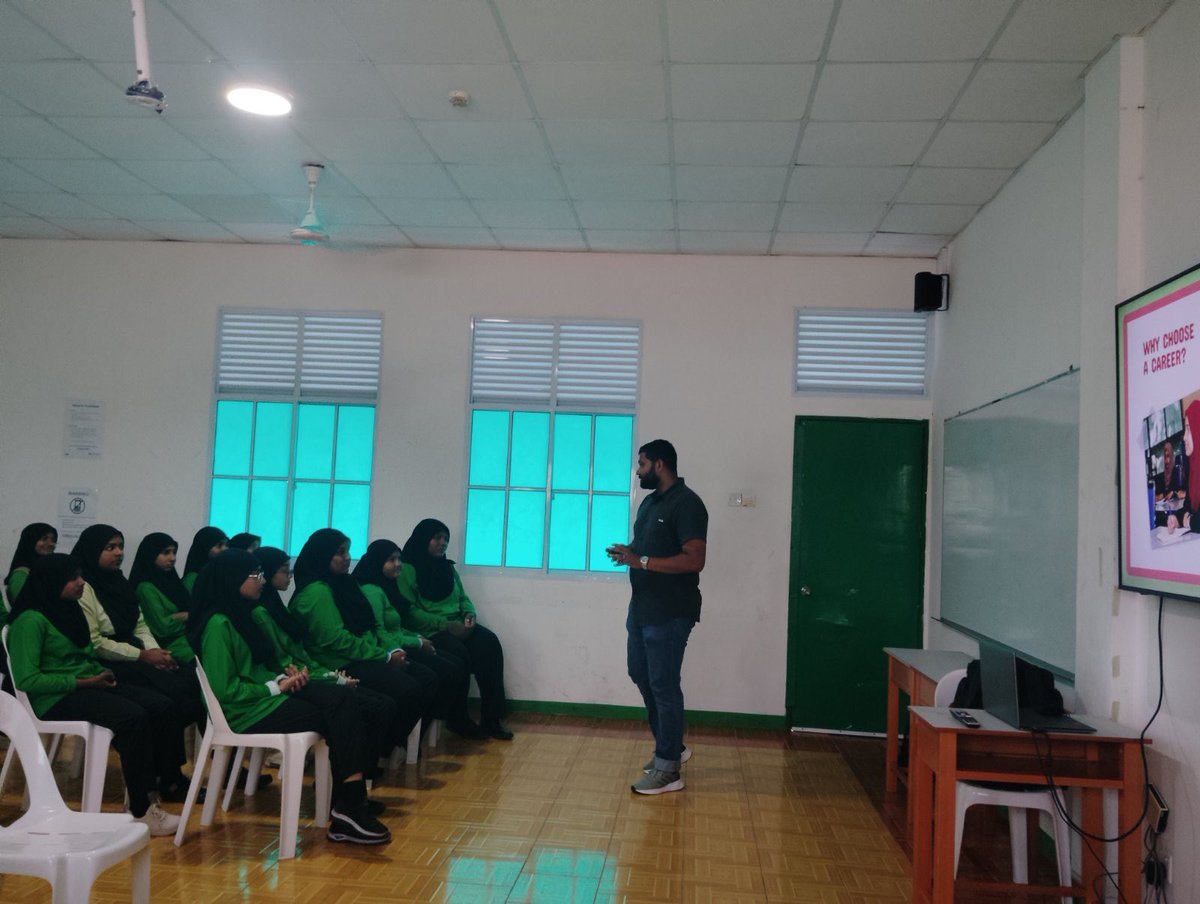 CmsMnu's tweet photo. Career guidance sessions and study skills sessions conducted at Raa Atoll School by @MNUedu

#FahiMNU
#MNU
#StudyatMNU
#No1universityinthemaldives https://t.co/MH6zaatrw9