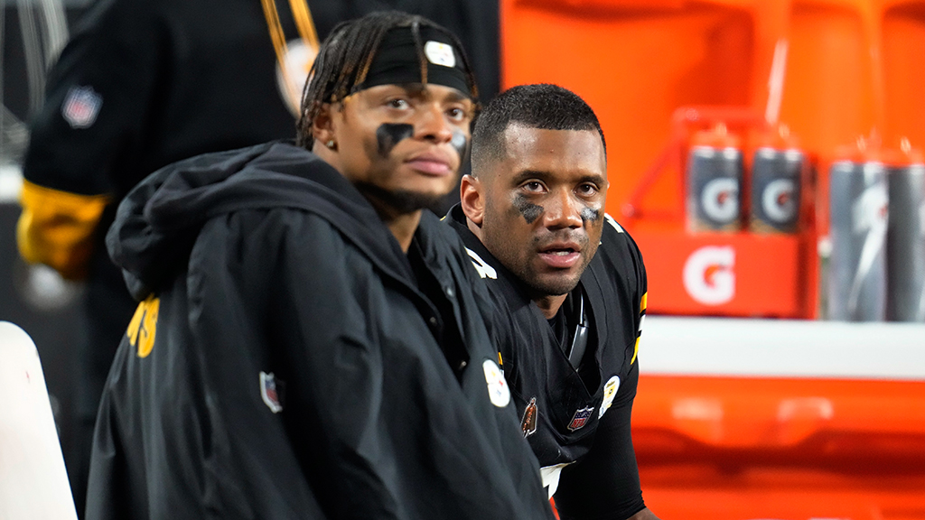 Around The NFL (@aroundthenfl) on Twitter photo Which offseason player departures will be felt the most in 2025? <a href="/TheNickShook/">Nick Shook</a> shines a light on the exits that will have the biggest impact on the players' former teams in the upcoming season
nfl.com/news/2025-nfl-… Which offseason player departures will be felt the most in 2025? <a href="/TheNickShook/">Nick Shook</a> shines a light on the exits that will have the biggest impact on the players' former teams in the upcoming season
nfl.com/news/2025-nfl-…