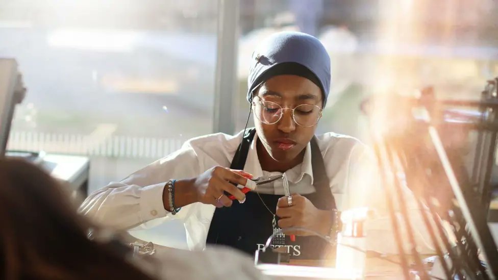 Aston University PR (@astonpress) on Twitter photo 📺|In the media
💍<a href="/bbcmtd/">BBC Midlands</a> features <a href="/AUEA_UTC/">AUEA</a> students who want to stop the jewellery industry becoming a "dying art"
🗜️They are studying jewellery T-Level after <a href="/AstonUniversity/">Aston University</a> <a href="/AUEA_UTC/">AUEA</a> partnered with <a href="/GSCCharity/">The Goldsmiths' Foundation</a> to launch the course in September
👉tinyurl.com/56uxzcfp 📺|In the media
💍<a href="/bbcmtd/">BBC Midlands</a> features <a href="/AUEA_UTC/">AUEA</a> students who want to stop the jewellery industry becoming a "dying art"
🗜️They are studying jewellery T-Level after <a href="/AstonUniversity/">Aston University</a> <a href="/AUEA_UTC/">AUEA</a> partnered with <a href="/GSCCharity/">The Goldsmiths' Foundation</a> to launch the course in September
👉tinyurl.com/56uxzcfp