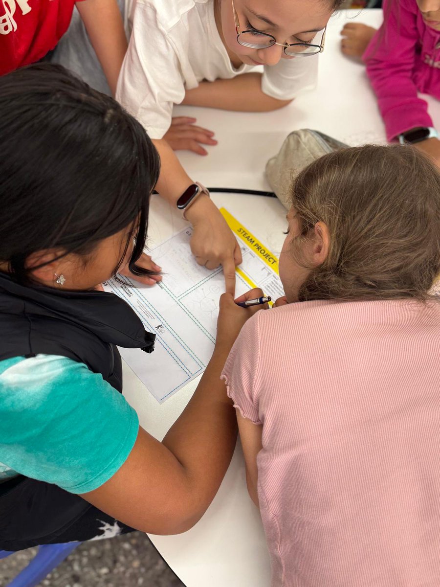 Cicle mitjà ja són uns experts i expertes en Lego Spike Essential i la metodologia Design Thinking per a la resolució de problemes gràcies a l’apadrinament de cicle superior!!! 💡💡🤩🤩🤖🤖 Comença el compte enrere per l’Steam Challenge!🕢🕢🕢