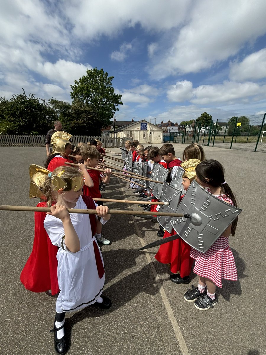 EastfieldPSHull's tweet photo. And finally were Roman vs Celts in our battle tactic activity! Of course the Romans were victorious! π€Ίπ‘οΈπ #eps3MP https://t.co/uVfzLFfSv9