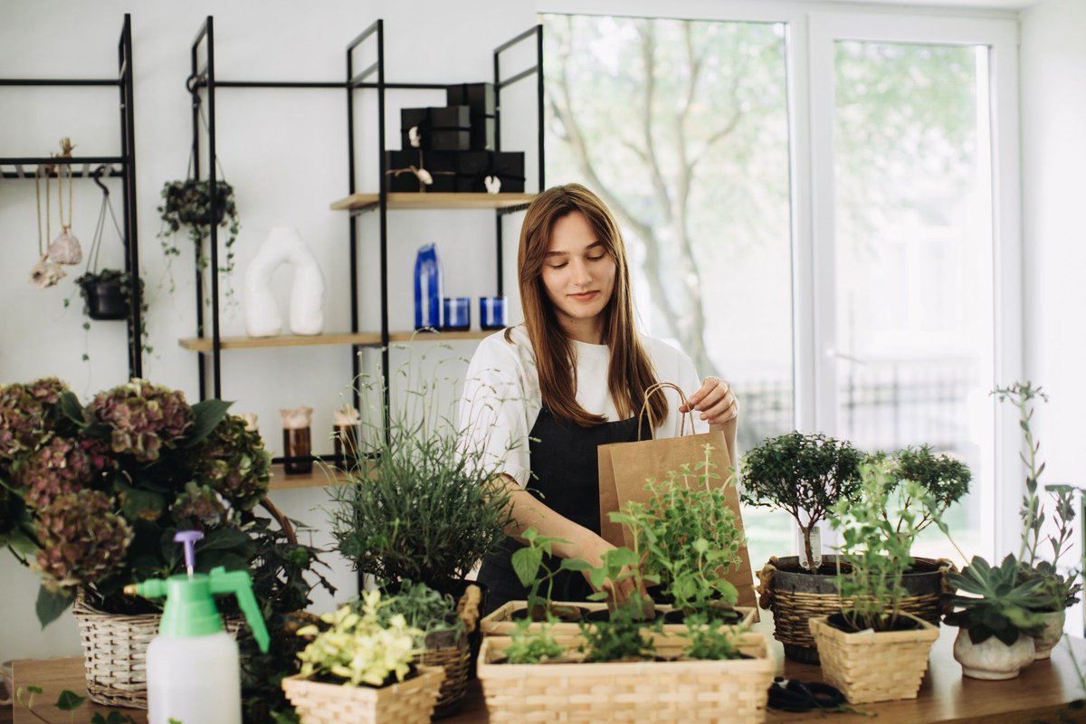 JohoMarketing's tweet photo. Effective Strategies for Marketing a Small Business Locally to Boost Community Engagement. In today’s competitive landscape, marketing your small business locally can set you apart from the crowd. #Marketing #SmallBusiness https://t.co/YPMoeP44ax https://t.co/Cne61VuPbi
