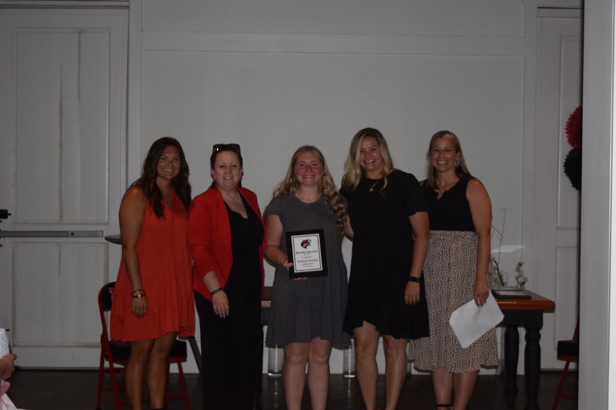 JV Teams awards went to: 
Grace DeHart - Silver Slugger 
Kaelynn Partain- Golden Glove 
Jazz Williams - Most improved 

We are so proud of each of you! Go Tigers!