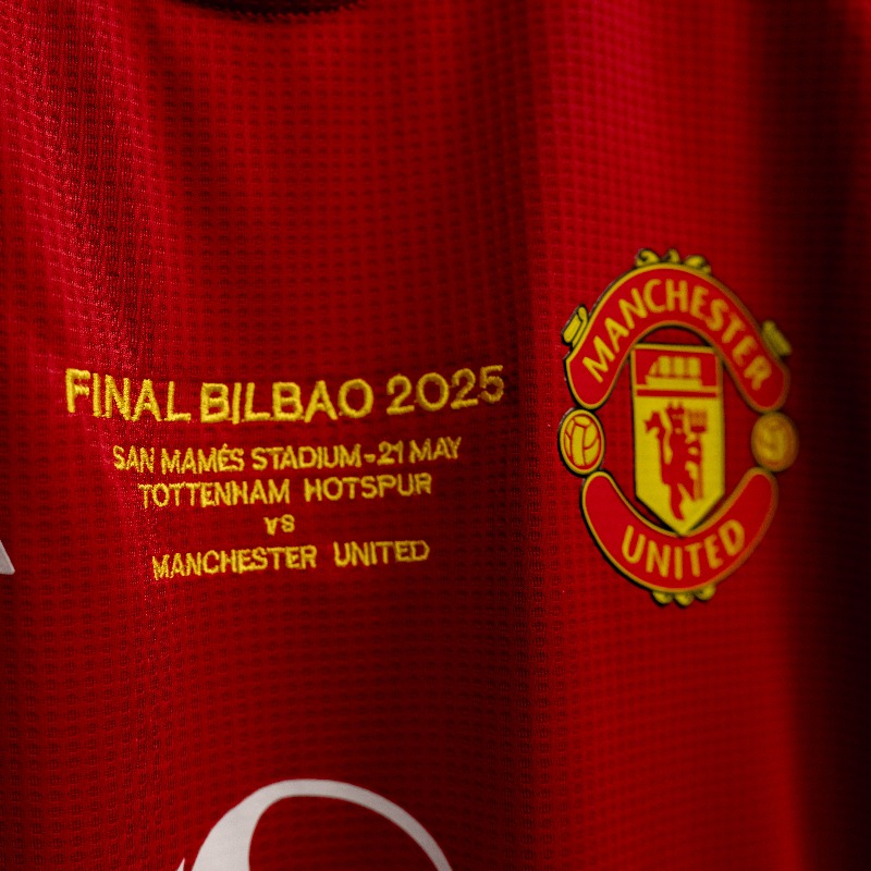 ManUtd's tweet photo. Unite and fight 💪

#MUFC || #UELfinal