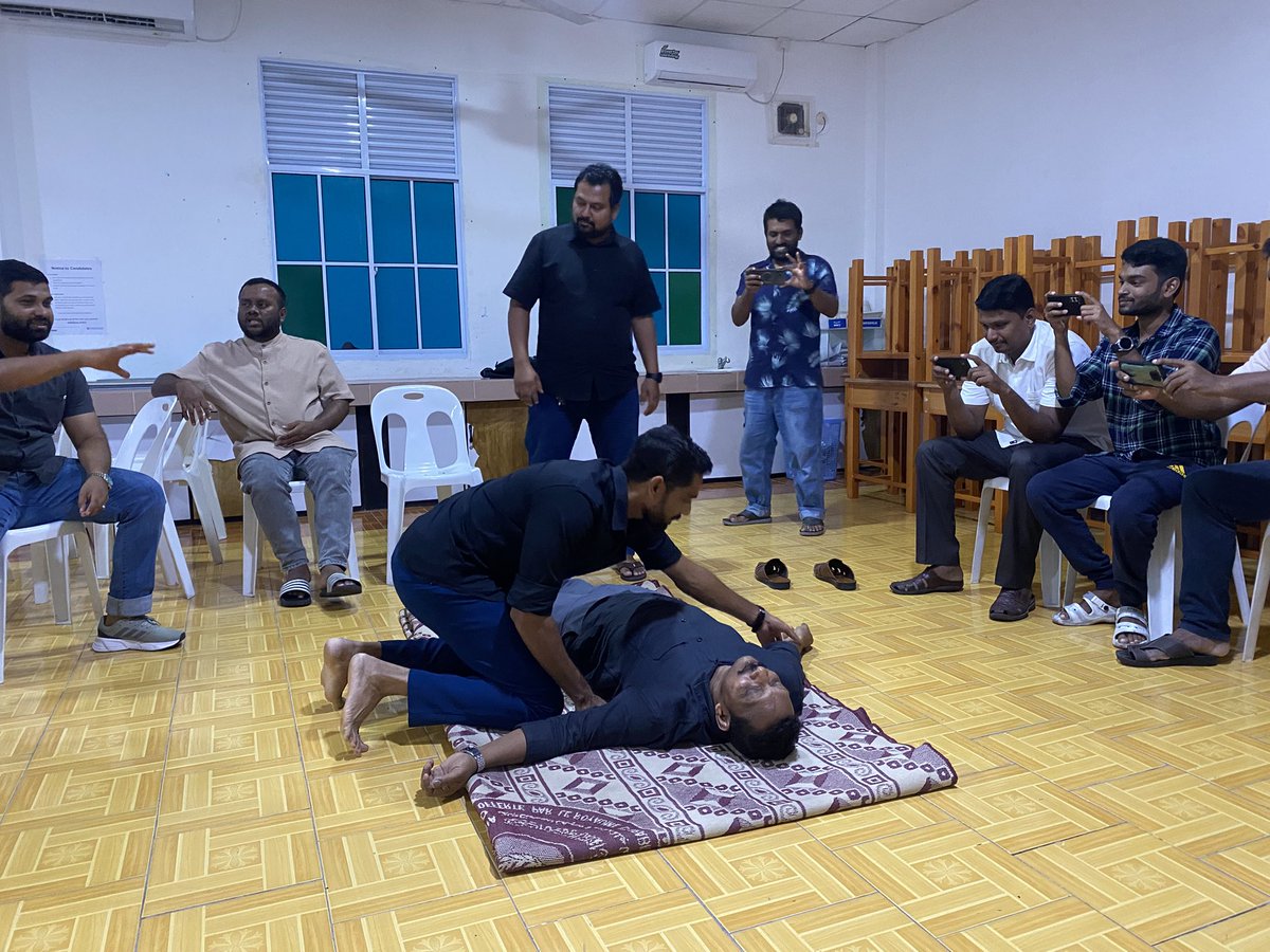 CmsMnu's tweet photo. PD sessions for teachers conducted at Raa Atoll School by @MNUedu

#FahiMNU
#MNU
#StudyatMNU
#No1universityinthemaldives https://t.co/xFn2wpb2J6