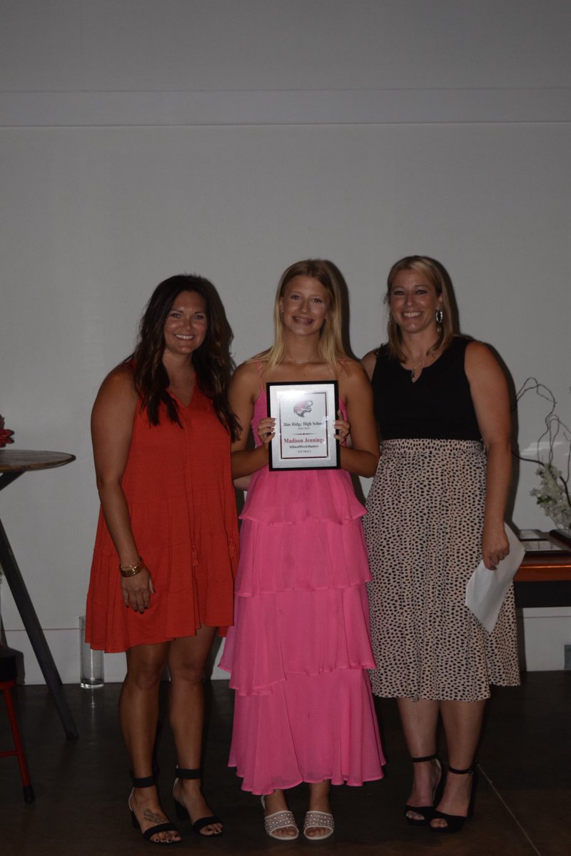 BRHSSB22's tweet photo. Varsity Team awards went to: 
Grace Tompkins - Silver slugger 
Bella Sands - Golden Glove 
Madison Jennings - #hardworkmatters https://t.co/j4obtZeGJu