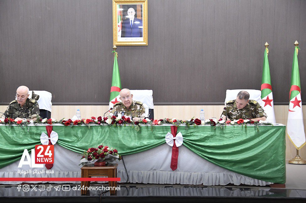 AL24Francais's tweet image. #Algérie : Le Général d’Armée #Saïd_Chanegriha en visite de travail et d’inspection en 3e Région militaire

al24news.dz/fr/algerie-le-…

#Algérie #Armée #visite #régions
