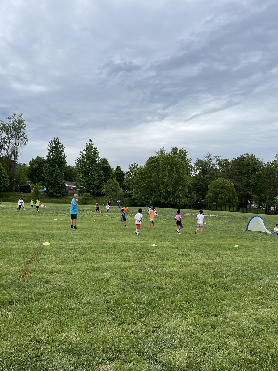 GloriaJCSL's tweet photo. Our @MSYSA Let’s Play! Spring season has come to an end ⚽️🏅. Thank you to all of the parents who came out today and this season. Thank you coaches for a wonderful season. Thank you @CSconnect_MCPS for providing this #wraparound service for our 1st grade @HHESHUSKIES https://t.co/ctk6MXQhyx