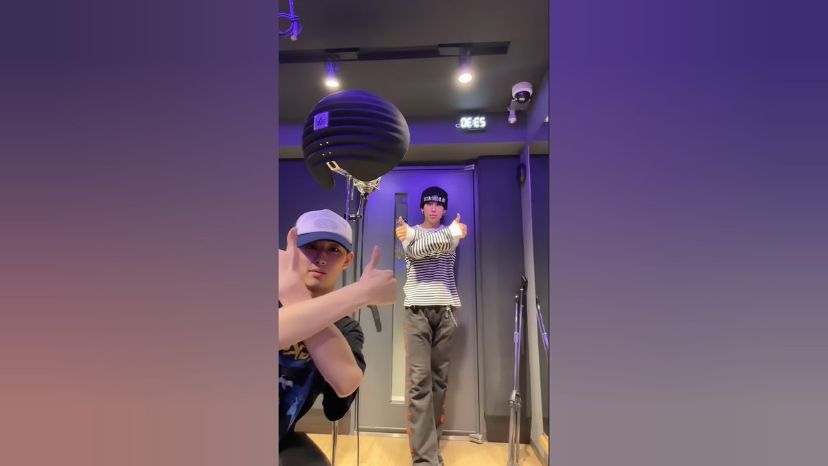 P_Webestlove's tweet image. 21/05 • ลิเบล x อะกิ • 
#LilBell #JAMHEADS 
ไลฟ์ย้อนหลังอัพเสร็จแล้วค่ะ

youtu.be/0KcUs0_Ef6Q

#Defclass_Akey #DefClass 
#デフクラス #เดฟคลาส

■2025.05.27
『Fire Link-』 Lil Bell feat. AKEY 
t.livepocket.jp/e/8k4dc_

🎟️Def Class LIVE TOUR「Drop 2nd」
mt.tstar.jp/cart/events/55…