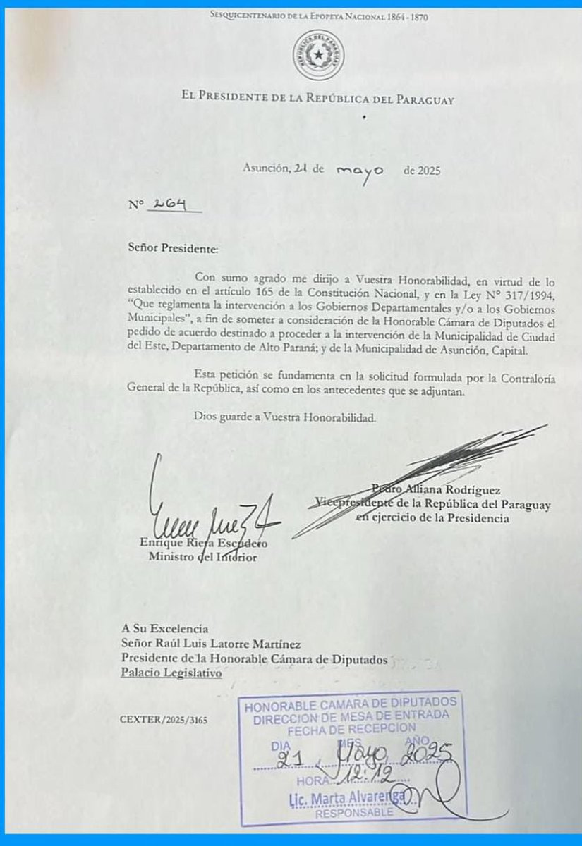 SI HAY TÍTERE QUE NO SE NOTE
Mientras <a href="/SantiPenap/">Santiago Peña</a> sigue su tours oriental, donde se reúne con el EX primer ministro de Japón, acá <a href="/AllianaPedro/">Pedro Alliana</a> es el que toma las decisiones políticas más importantes. El cartismo va por la cabeza de su oponente más temido en CDE.