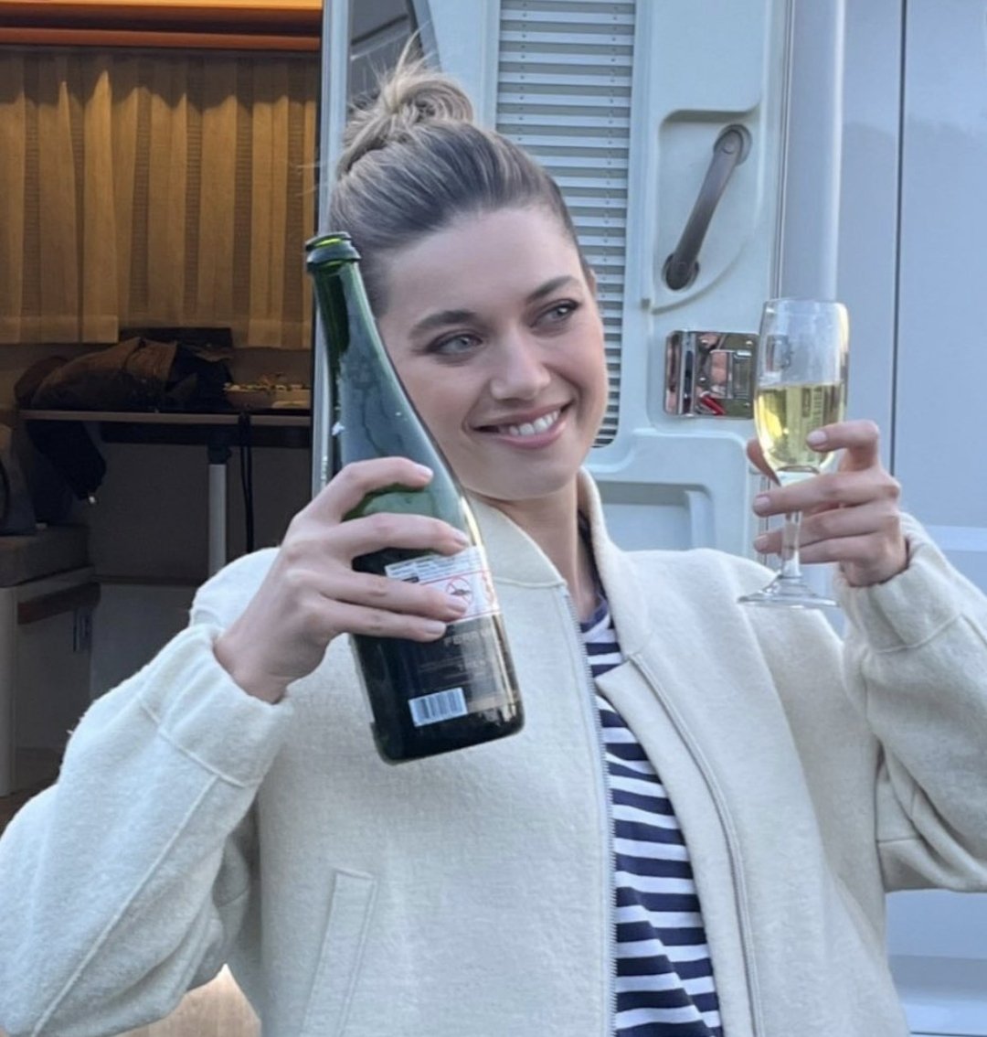 afitoooooo's tweet image. Watching you succeed is pure joy. You deserve all the love and blessings in the world ✨️🧿 #AfraSaraçoğlu