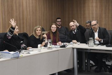 Fernando A. Iglesias (@feriglesias) on Twitter photo En la Cámara de <a href="/DiputadosAR/">Diputados Argentina</a>, en representación de <a href="/prodiputados/">PRO Diputados</a>, tuve hoy el honor de proponer a la diputada <a href="/desensiflor/">Florencia De Sensi</a> como vicepresidenta primera de la Comisión de Cultura.
Mi moción fue aceptada por unanimidad.
Felicitaciones y buen trabajo, Florencia! En la Cámara de <a href="/DiputadosAR/">Diputados Argentina</a>, en representación de <a href="/prodiputados/">PRO Diputados</a>, tuve hoy el honor de proponer a la diputada <a href="/desensiflor/">Florencia De Sensi</a> como vicepresidenta primera de la Comisión de Cultura.
Mi moción fue aceptada por unanimidad.
Felicitaciones y buen trabajo, Florencia!