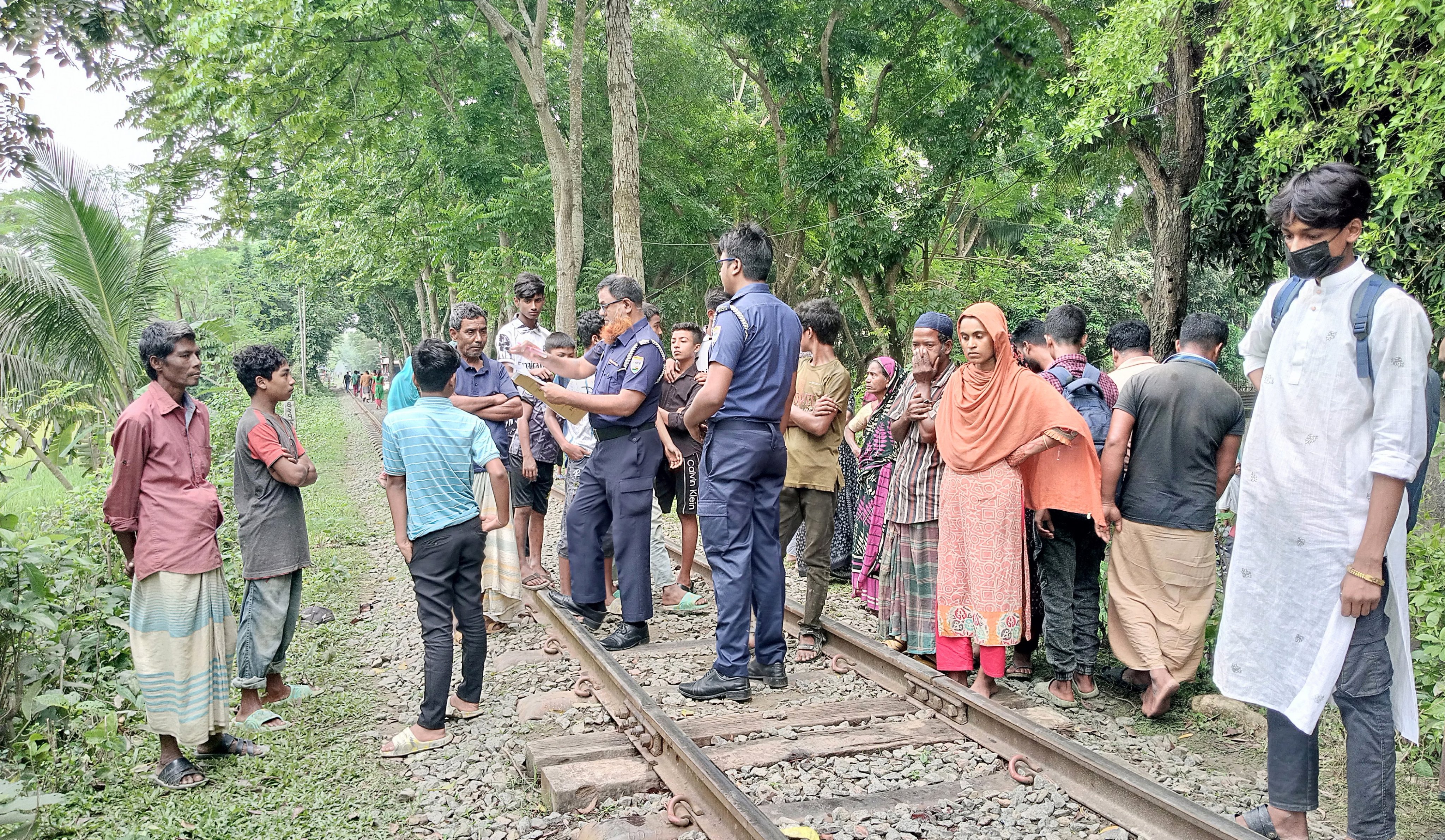 সরিষাবাড়ীতে ট্রেনে কাটা পড়া অজ্ঞাত যুবকের লাশ উদ্ধার