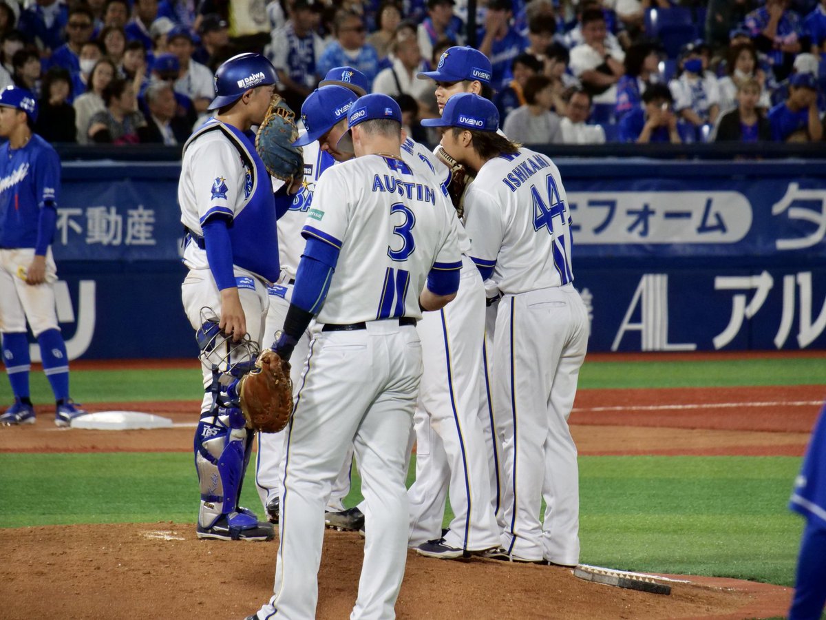 I_Love_BART's tweet photo. ベイスターズってもしかして距離感バグってる？ https://t.co/kRuxpS04Hr