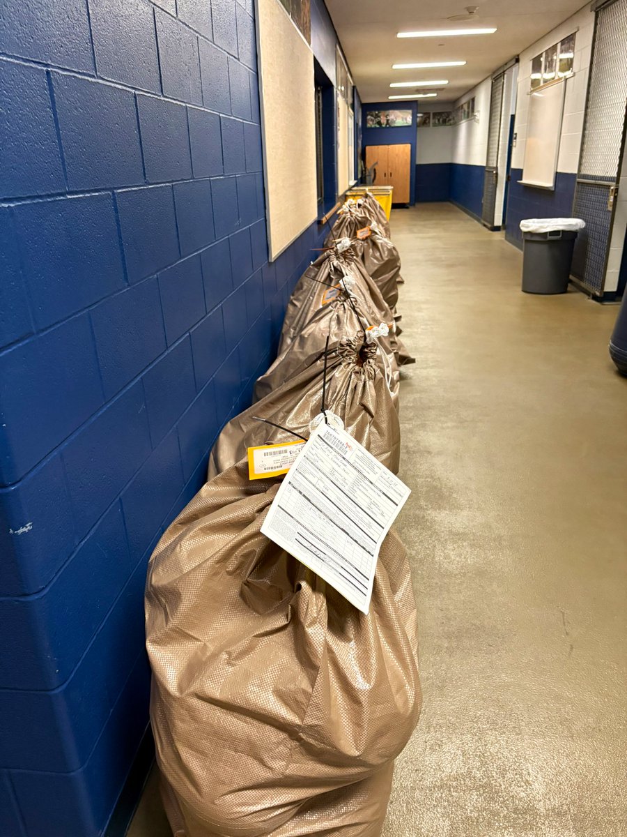 Harry Lê (@harryle_56) on Twitter photo Spring ball closed.
Helmets out to recon.
Box season around the corner.
The 2024 - 2025 year comes to an end.
One more year and many lessons to learn ahead!
Thanks to <a href="/RiddellSports/">Riddell Sports</a> for coming by to help us send off our helmets! Spring ball closed.
Helmets out to recon.
Box season around the corner.
The 2024 - 2025 year comes to an end.
One more year and many lessons to learn ahead!
Thanks to <a href="/RiddellSports/">Riddell Sports</a> for coming by to help us send off our helmets!