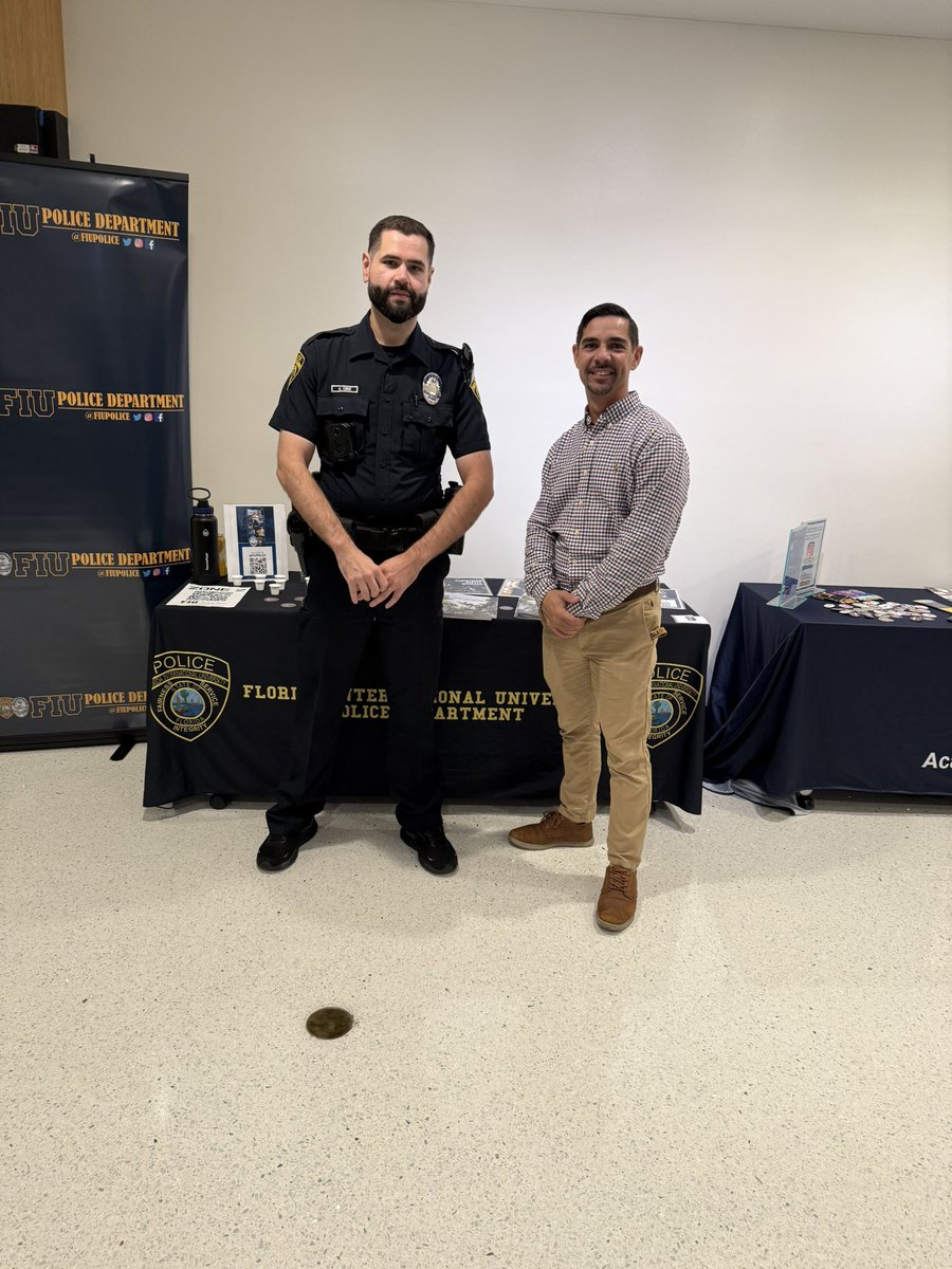 It is always good to see friends from <a href="/MiamiPD/">Miami PD</a> stop by our <a href="/FIUPOLICE/">FIUPolice</a> orientations table.