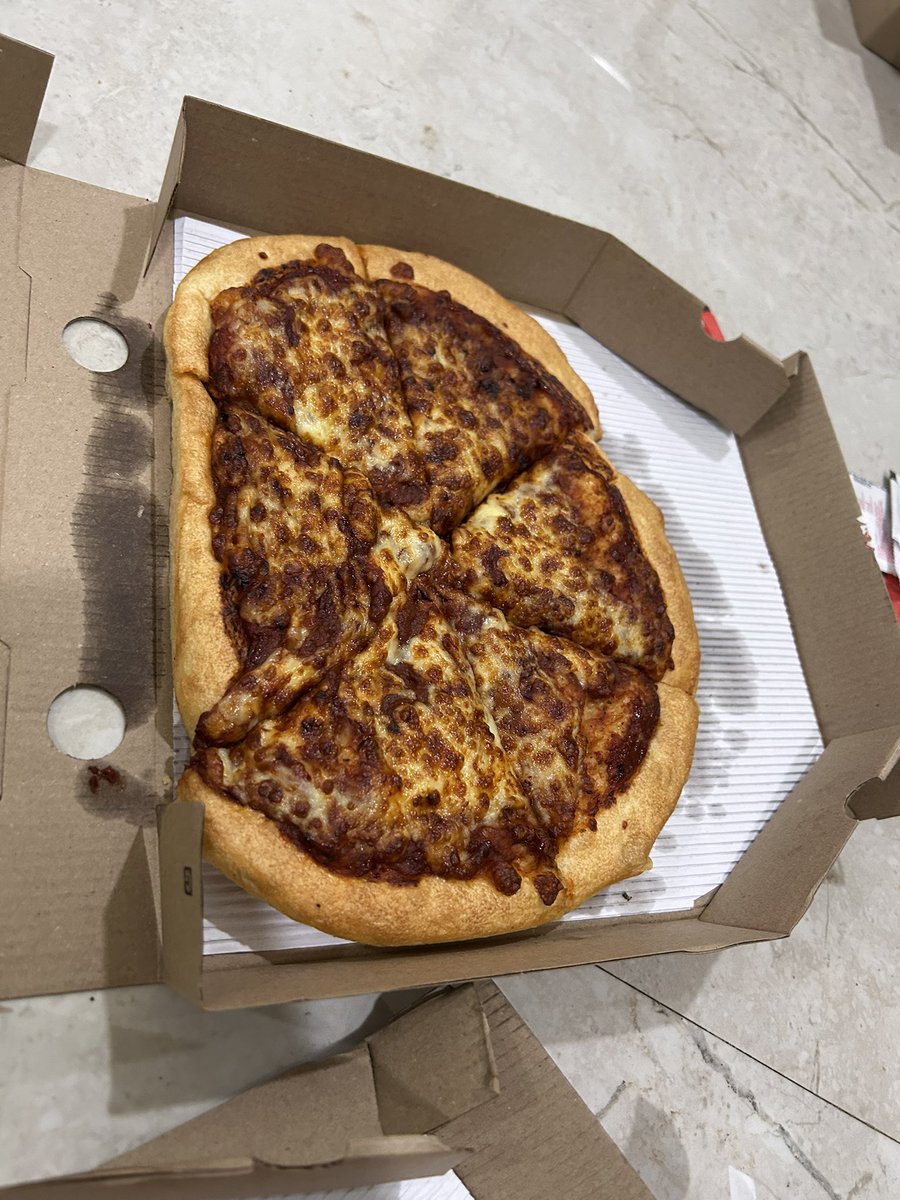 2617Chandra's tweet photo. @PizzaHutIN @pizzahut @fssaiindia Quality stooping down to the lowest level.. delivery of pizza took more than an hour, hut phone switched off, fraud updates posted on the app stating food arrived, customer support doesn’t have escalation or unable to contact store. https://t.co/SOcLjXYB99