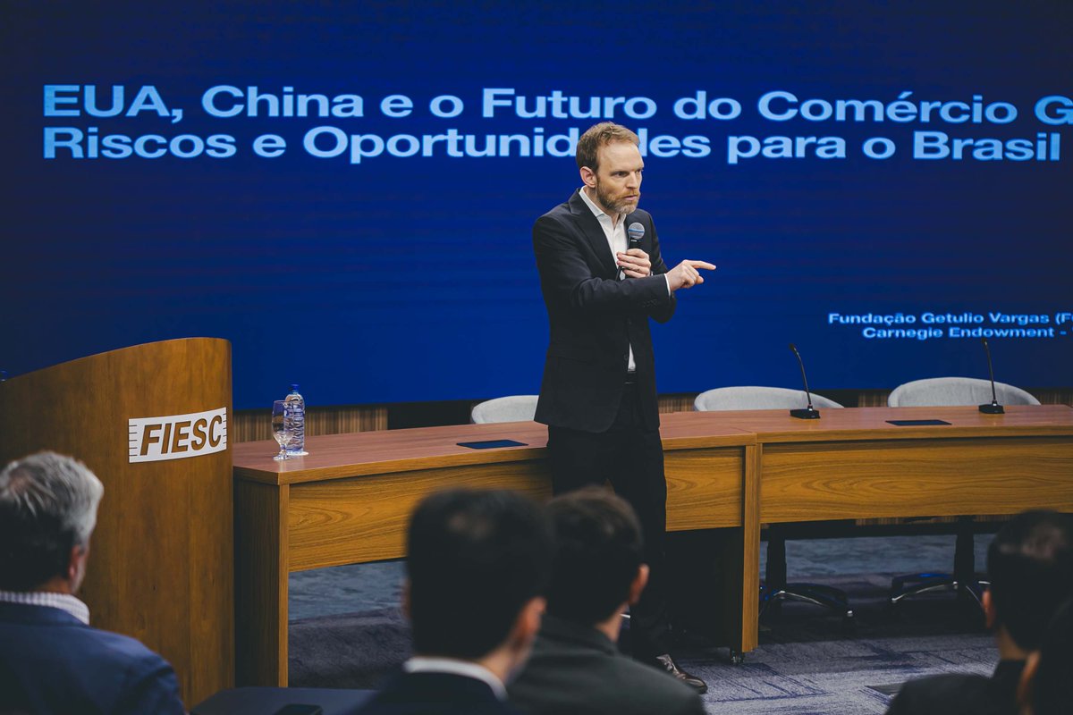 FIESC (@fiesc) on Twitter photo Recebendo <a href="/OliverStuenkel/">Oliver Stuenkel 🇧🇷</a> em nossa imersão sobre o 'fator tarifaço' do governo Trump. Oportunidades para indústrias de SC passam por ter presença nos EUA defendendo seus interesses; ampliar mercados e desenvolver novas parcerias; e contar com apoio dos clientes. Recebendo <a href="/OliverStuenkel/">Oliver Stuenkel 🇧🇷</a> em nossa imersão sobre o 'fator tarifaço' do governo Trump. Oportunidades para indústrias de SC passam por ter presença nos EUA defendendo seus interesses; ampliar mercados e desenvolver novas parcerias; e contar com apoio dos clientes.