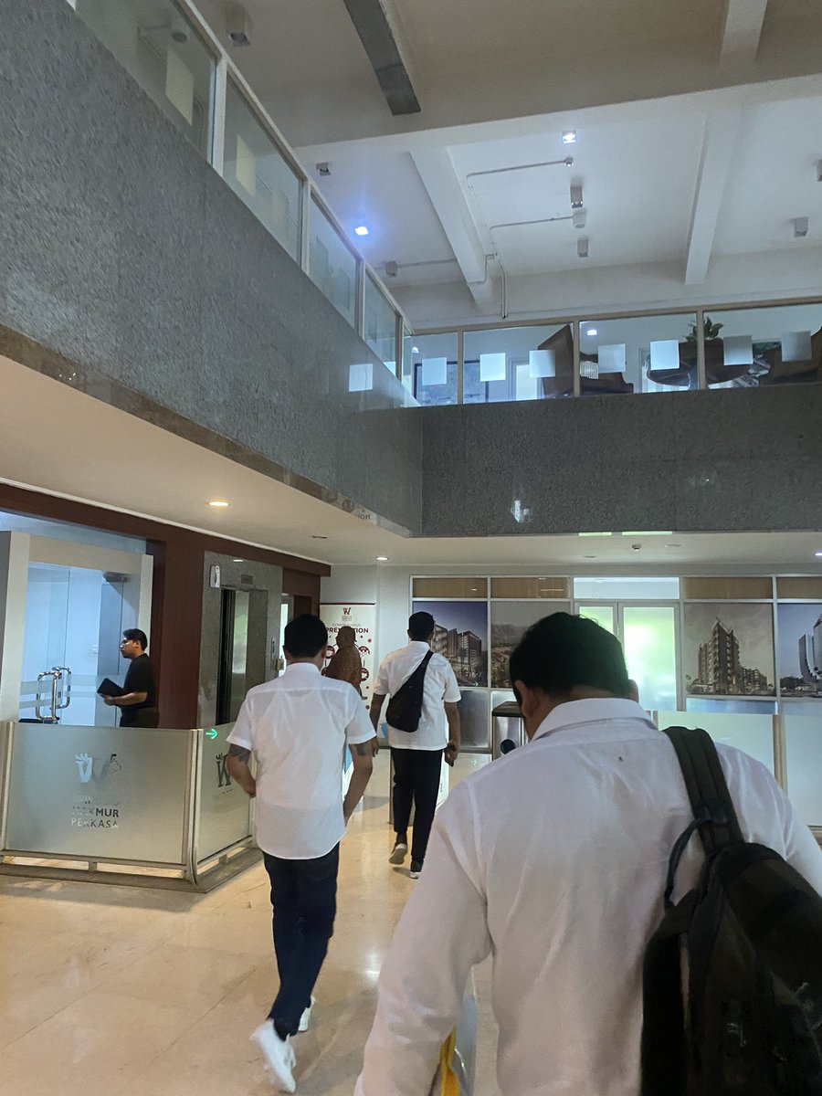 phalosaaw's tweet photo. Kunjungan ke kantor Graha Widodo Makmur, Sebagai Kuasa Hukum Kreditor Luar Negeri dalam agenda mengajukan tagihan dan melakukan verifikasi lanjutan  ke Debitor dan kepada Tim Pengurus PT Widodo Makmur Perkasa dalam proses PKPU (Penundaan Kewajiban Pembayaran Utang) ⚖️ https://t.co/TeHnRU9yvY