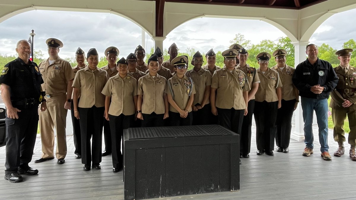 The Orange County #Veterans  Cemetery is ready for #MemorialDay, with flags placed to honor those who made the ultimate sacrifice.

Thank you to the Middletown Junior ROTC cadets, for ensuring our heroes are never forgotten. 

#OrangeCountyNY #OrangeCountyGovNY