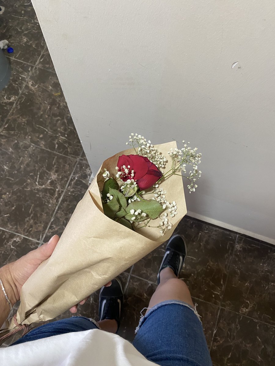 2025 her ay çicek alma manifesti yapmıştım her ay çicek alıyorum ama random yani keşke detay verseydimmm 😭😭