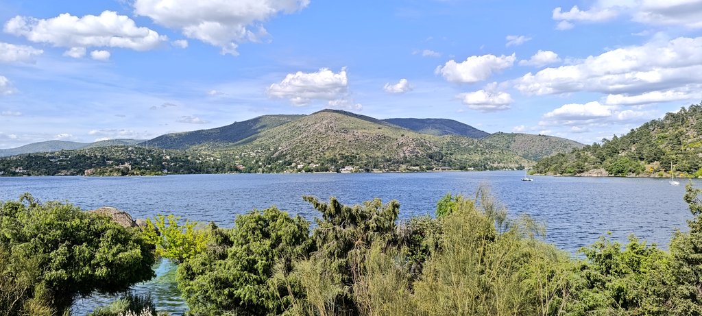 Meteoavila2's tweet image. ❤️ Paseo por el "mar abulense" desde el Valle de Iruelas con un Burguillo al 94% de capacidad. #Ávila #Naturaleza #Embalse