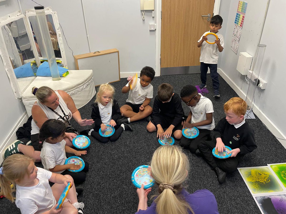 ThorpeBradford's tweet image. Our Nurture Moo Music workshop was great success. The children experience spring! They spotted signs of the season, popped bubble "rain," grew from tiny seeds to tall plants, and sang a spring weather song with ocean drums! #MooMusic #SpringVibes #EarlyYears @CATAcademyTrust
