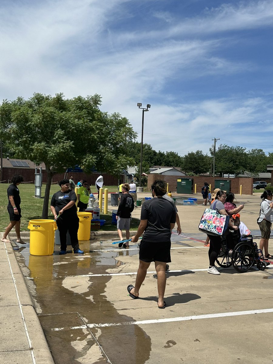 Stallion Football (@nm_stallionfb) on Twitter photo Love it when are guys get to go down to our feeder patterns and help serve. Thank you Tosch Elementary for letting us come down today <a href="/mesquiteisdtx/">Mesquite ISD</a> <a href="/mesquiteisdATH/">Mesquite ISD Athletics</a> Love it when are guys get to go down to our feeder patterns and help serve. Thank you Tosch Elementary for letting us come down today <a href="/mesquiteisdtx/">Mesquite ISD</a> <a href="/mesquiteisdATH/">Mesquite ISD Athletics</a>
