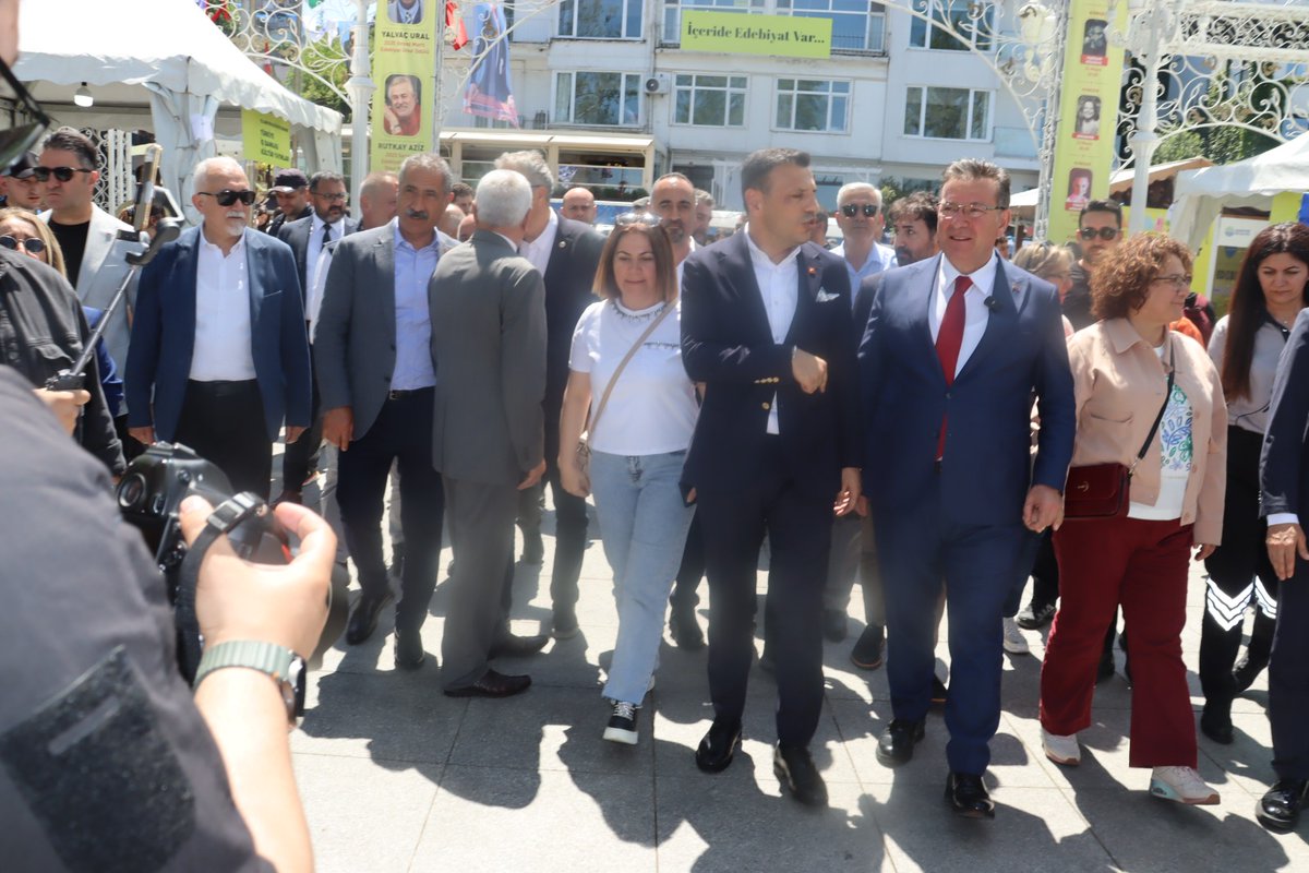SuzanMyk's tweet photo. Sarıyer Belediyesinin düzenlediği 21-25 Mayıs günleri açık kalacak olan 12. Sarıyer Edebiyat Günleri 'ne  Genel Başkan Yardımcımız  Suat Özçağdaş,  İstanbul İl Başkanımız  Özgür Çelik, Sarıyer Belediye Başkanımız  Mustafa Oktay Aksu, ile birlikte açılış törenine katıldık. https://t.co/GKOiJyq9hQ