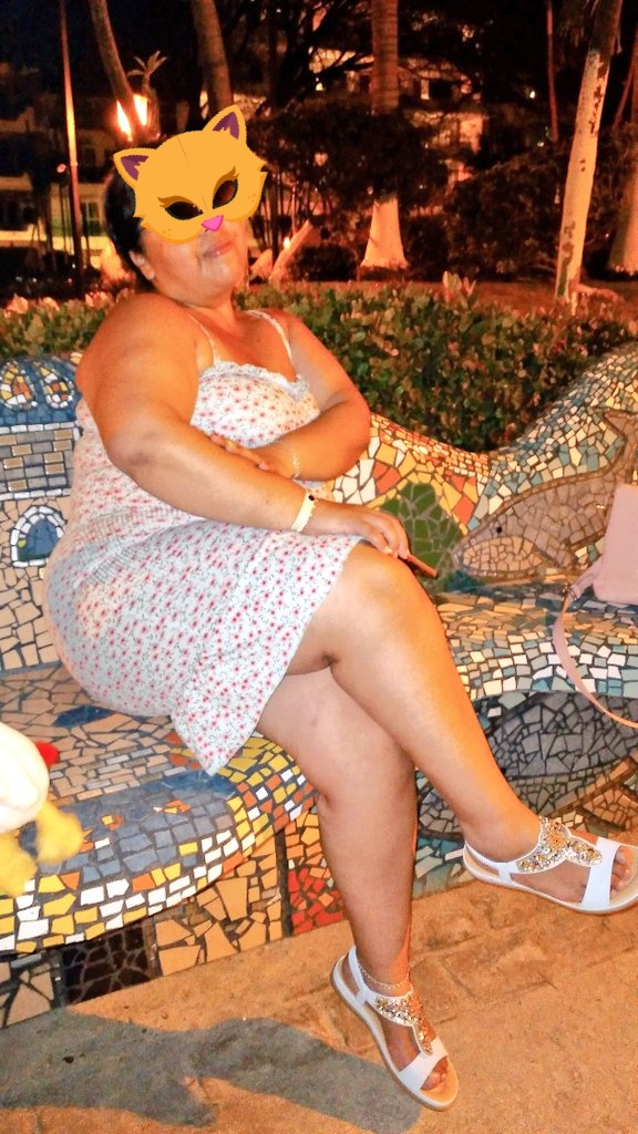 esposo de 44 gusto por los tríos y más. tweet media