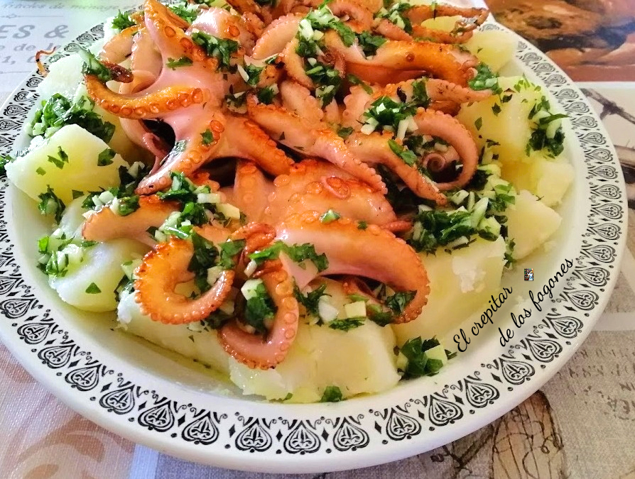 PULPITOS CON PATATAS COCIDAS Y ACEITE DE AJO Y PEREJIL elcrepitardelosfogones.com/pulpitos-con-p…