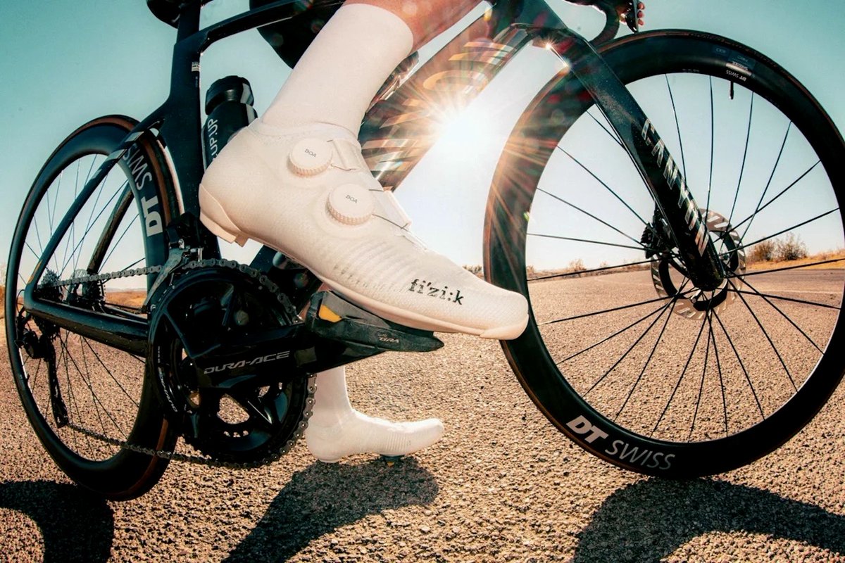 Fizik Expands Its Range Road Shoes with New Vega Carbon capovelo.com/fizik-expands-… #Fizik #FizikVegaCarbon #cyclingshoes #cycling #bike #roadbike