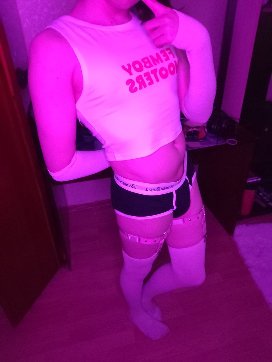 SweeatPaw's tweet photo. Обычный работяга после смены 
#Femboy #twink #femboyhooters https://t.co/8RZMDZ3fh0