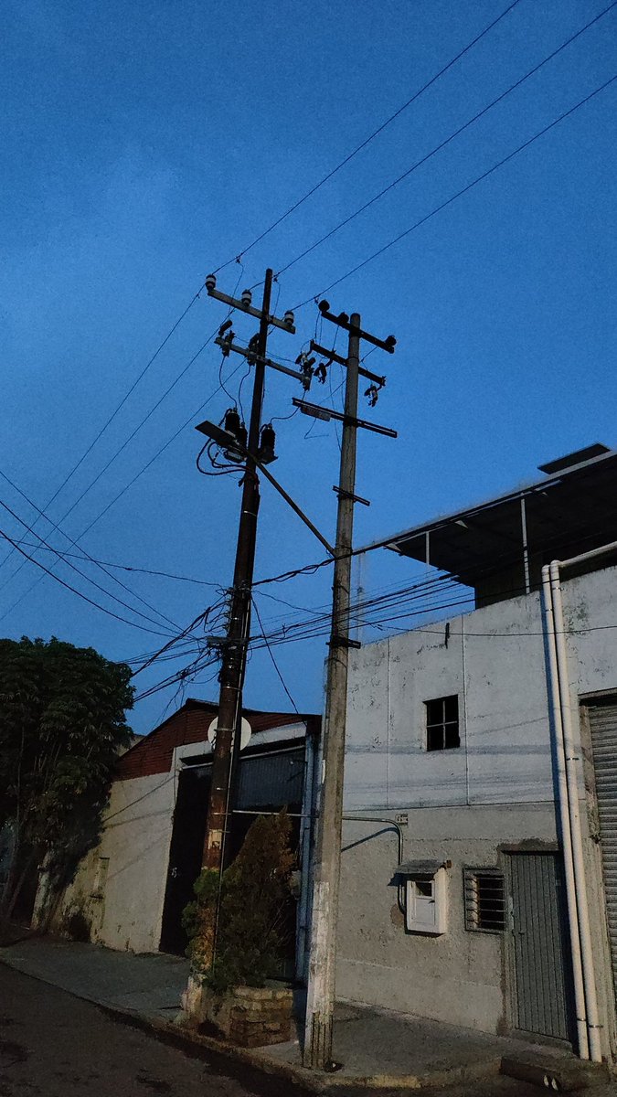 potterichard's tweet photo. @TuAlcaldiaGAM buenas tardes de su cordial apoyo para reparar luminaria GA01271 en calle cacama, entre Iztaccihuatl y muctezuma. Santa Isabel Tola. Sin funcionar desde hace 8 días y se ve muy obscuro la calle en la noche https://t.co/abnzgONAHB