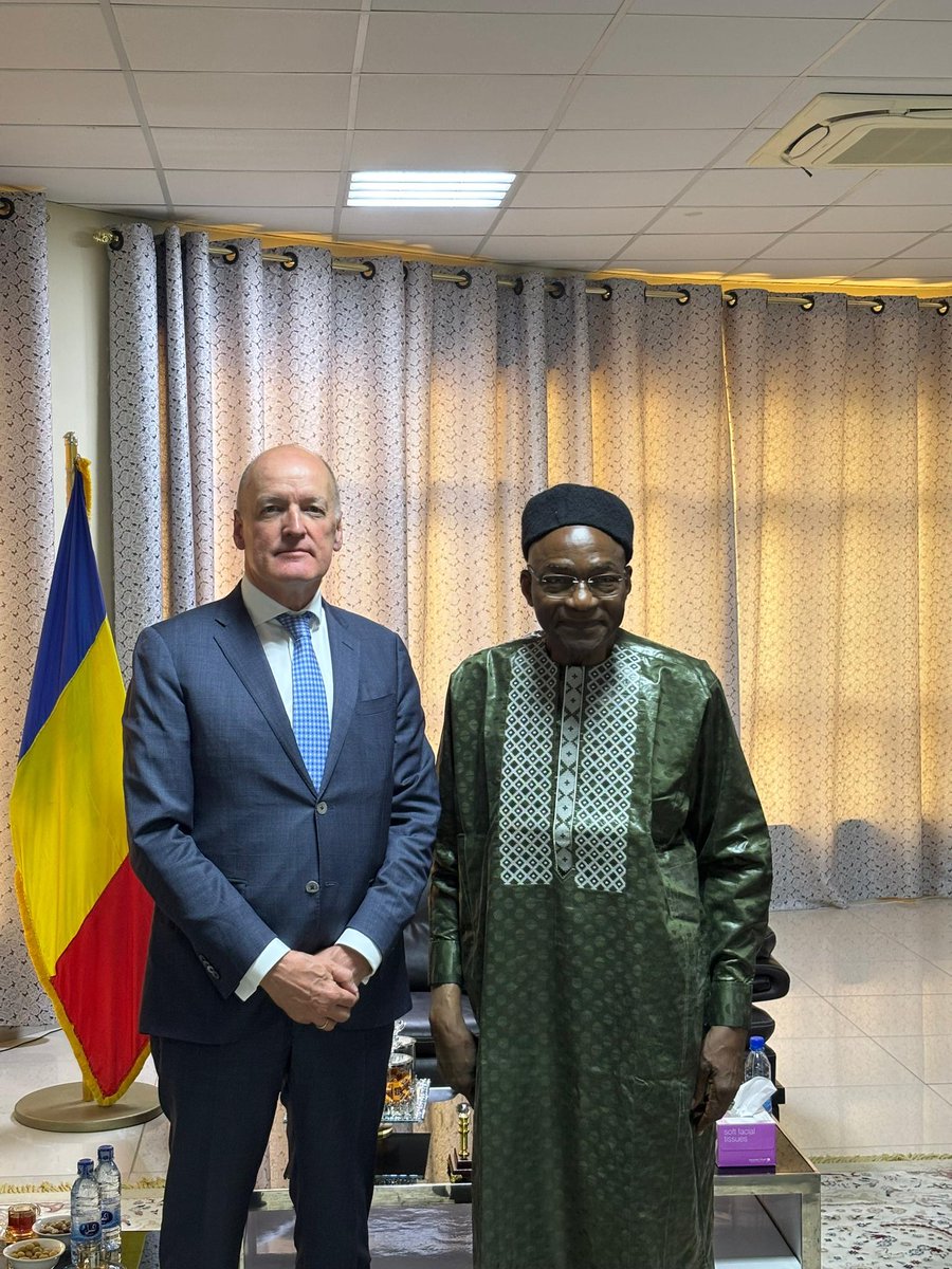 wjpgeerts's tweet image. Useful visit to #Chad. Met with civil society, #humanrights defenders, journalists, government representatives and international partners. Discussed Dutch priorities in Chad: stability, security & migration. Addressed the need for accountability. @DutchMFA @NLinChad