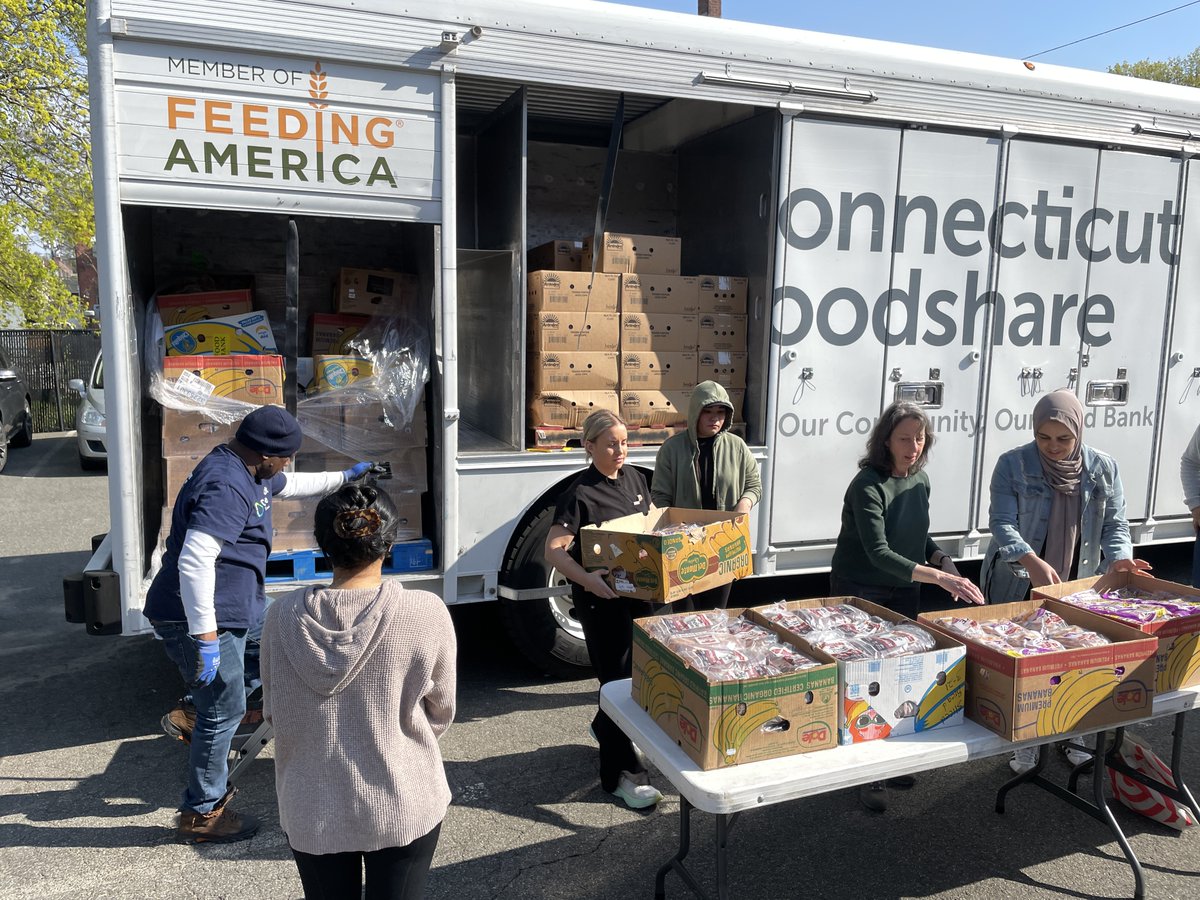 We'll be ready at the top of the morning tomorrow with food for families at the Farnam Mobile Food Pantry! 🤝

The pantry runs every other Thursday, 9:15AM - 10:00AM! Tell a neighbor! 162 Fillmore Street, New Haven

#foodresources #greaternewhaven #united #forourneighbors