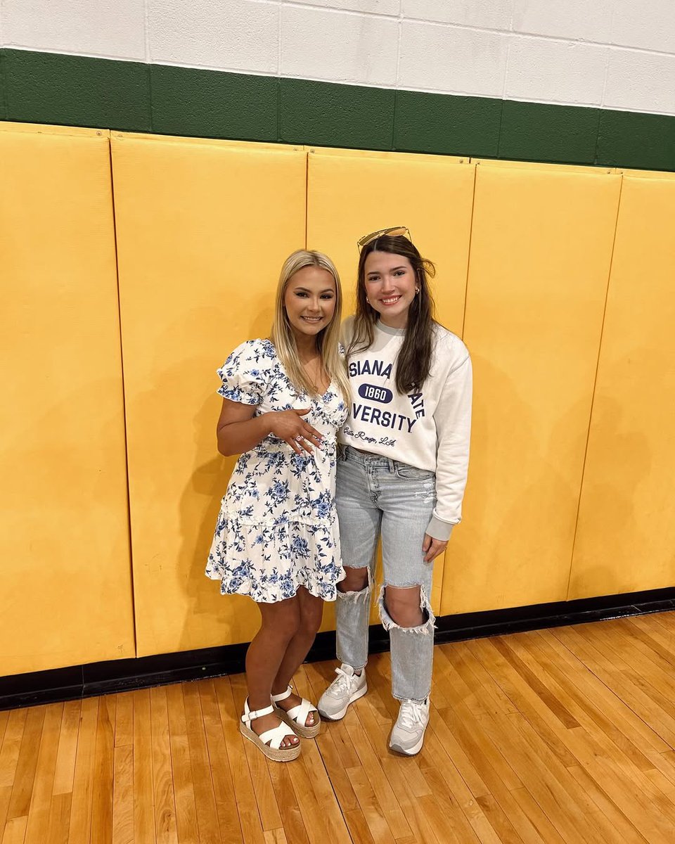 herffjones's tweet photo. Raelynn received her beautiful Davis Halo class ring! π€© Are you ready to design your own Kendra Scott x Herff Jones high school class ring? Head to https://t.co/nv428uRUmH π₯³π
-
π· raelynn_maire | Herff jones / #hjclassring / kendra scott / kendra scott class ring / junior ring ceremony