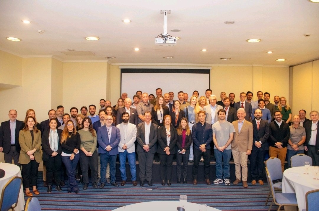 AdolfoBercheni's tweet photo. Participamos en el Taller de Estudio de Factibilidad sobre #SAF organizado por @ANACargentina y @icao.
Una instancia clave para impulsar combustibles sostenibles de aviación en #Argentina
#actsaf #TransicionEnergetica https://t.co/27APerEXgm