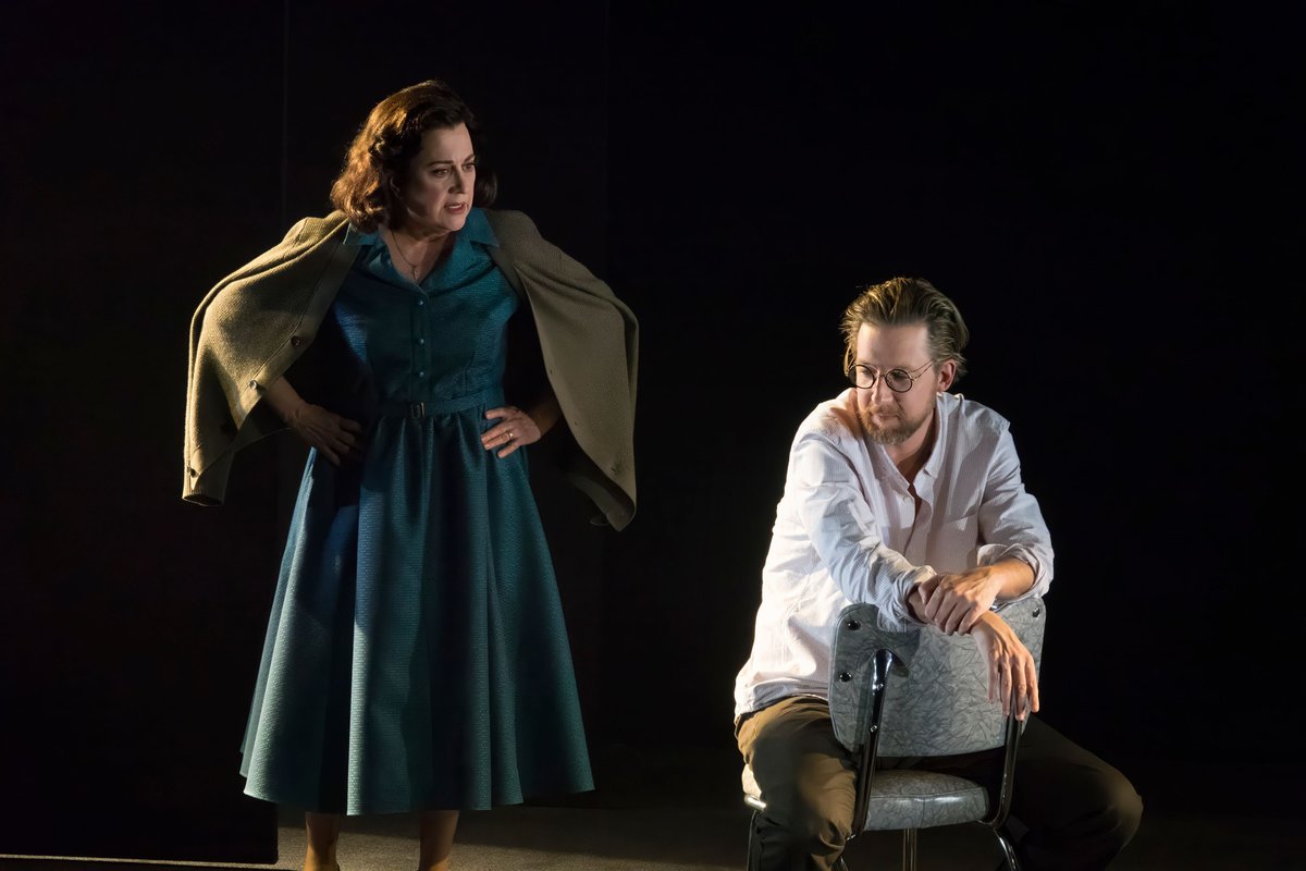 👍🏼 review for Quebec literary icon Michel Tremblay's play "For the Pleasure of Seeing Her Again" at Centaur Theatre until June 1.

"Magnificent tour-de-force performances!" — Curtains Up theatre critic Yolande Ramsay

Full review ↘

wp218334.wpdns.ca/fond-memories-…

Via <a href="/CurtainsUpTV/">CurtainsUP</a>