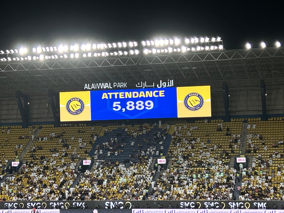 mhalshaikh's tweet photo. لغتنا الأرقام وحديثنا بالمعطيات..
5 الآف مشجع فقط.. بحضور الأسطورة رونالدو 
في مواجهة #النصر_الخليج 
#الحقيقة_توجع .. لا بطولات ولا جماهير🤔 https://t.co/CdAtIG4Xze