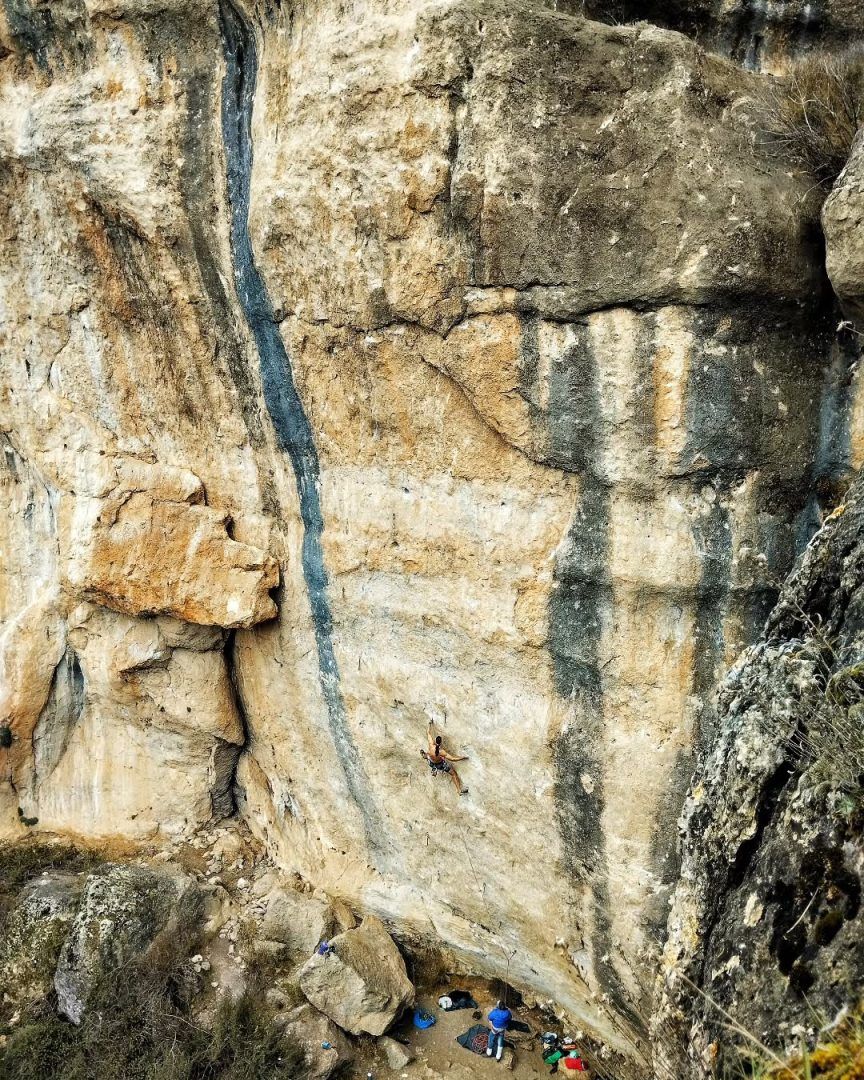 climberyaz's tweet photo. ¡Nuevas líneas y promesas futuras en Cueva de la zarza!
El esquinazo situado a la derecha de la cueva, que hasta hace poco parecía estar a la sombra del protagonista principal empieza a mostrar su verdadero potencial 💪😍.
 Descárgate el pdf ✏️📑 
https://t.co/OWqlfAmhdA https://t.co/l8Ool7F9Fv