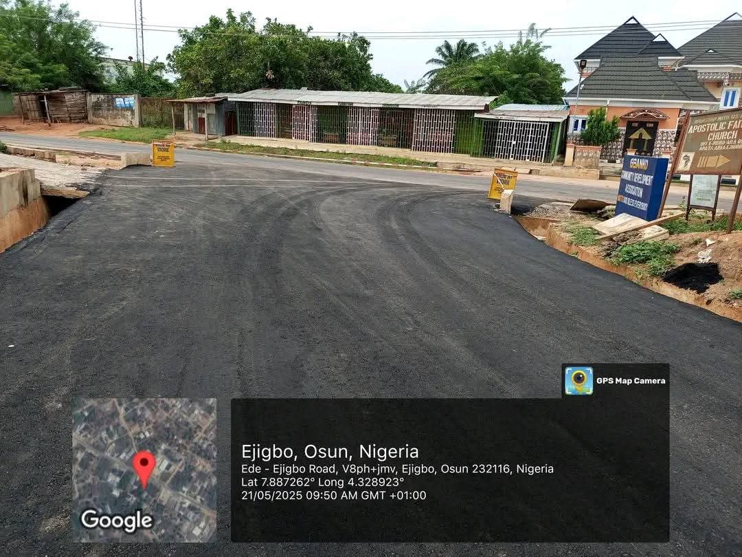 ShakirulliA's tweet photo. Project Update!

Ongoing Asphalt laying of 1.5 KM GBANKO- GAA Road in Ejigbo LG, under the performing Governor Ademola Adeleke of Osun State.

#ImoleIsWorking #ImoleImpactfulGovernance #ImoleTill2030 ✅ https://t.co/MaRH7aiWIr