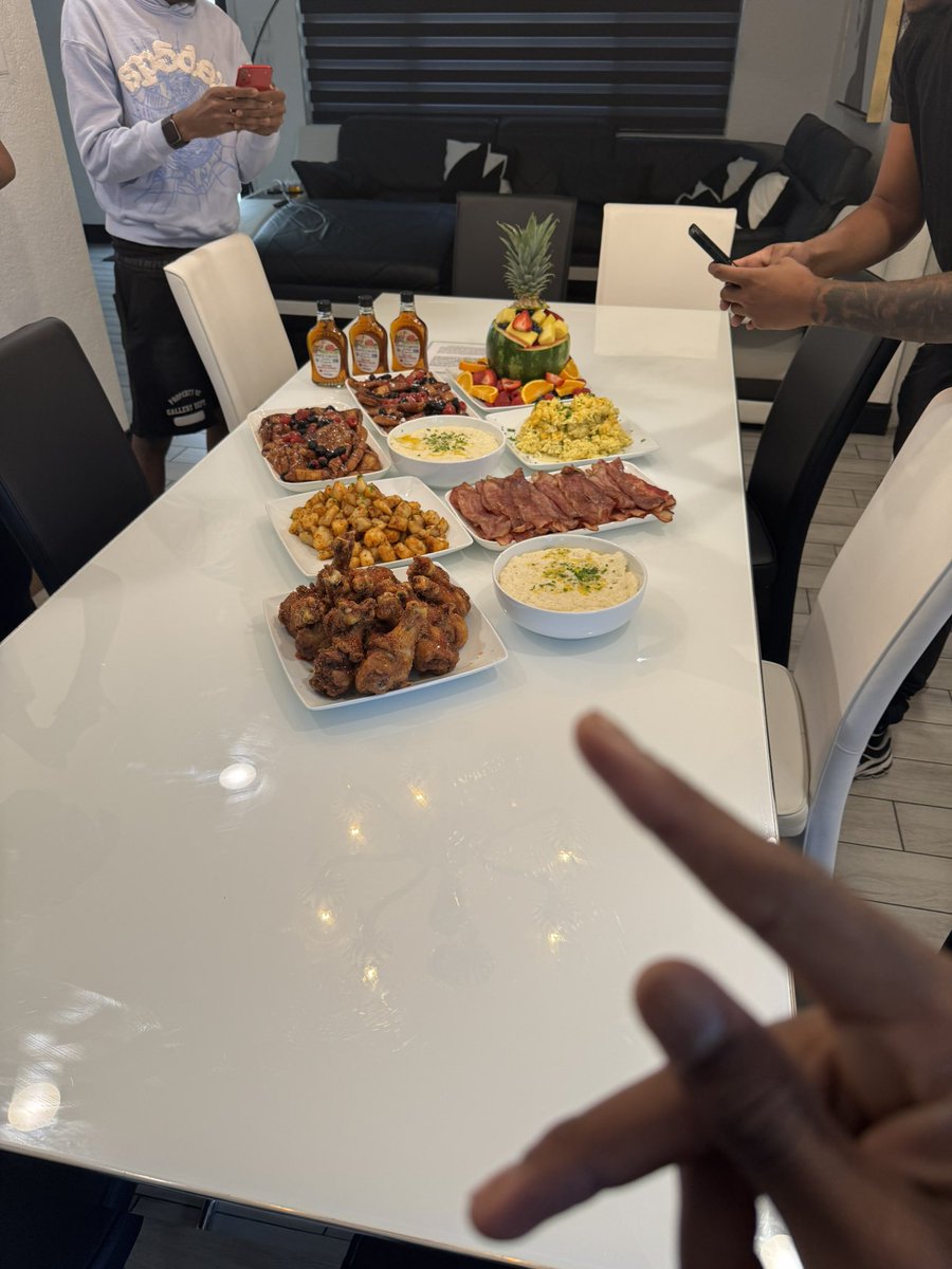 lowslap's tweet photo. 😂 https://t.co/VJqEeOexK0