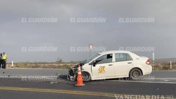 vanguardiamx's tweet photo. Choque en el #Norponiente: taxista da vuelta prohibida y lo embiste tráiler. 👉 https://t.co/PrurqvKOKR https://t.co/weRO0nz1ZE
